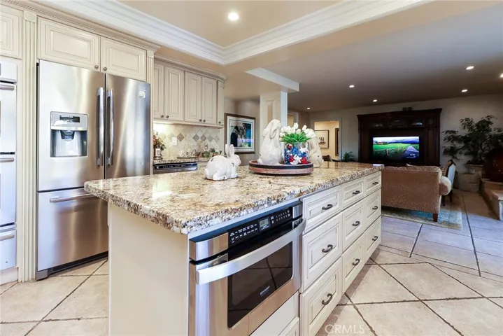 Open concept kitchen to family room