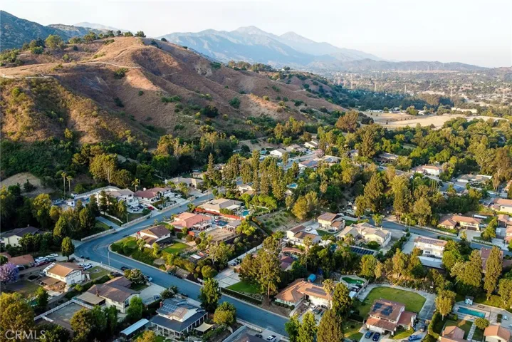 Great opportunity for riding horses..bridle trail right across the street leads to the hills with amazing views all the way to downtown LA on a clear day, or to  San Dimas Rodeo Arena,  Walking distance to San Dimas Dog Park.