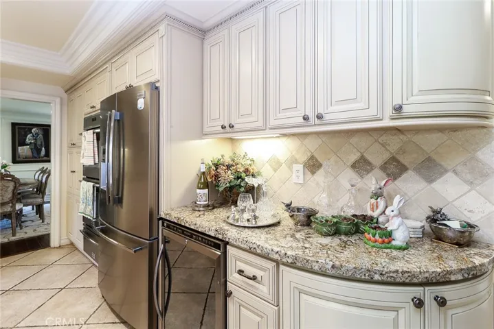 Quality Frigidare appliances, built in microwave, double convection oven, warming,drawer,dishwasher