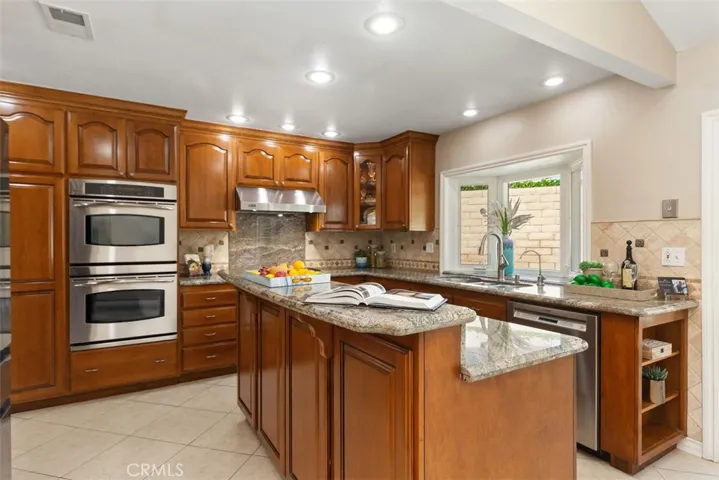 974 South La Salle Circle, Anaheim Hills, California 92807