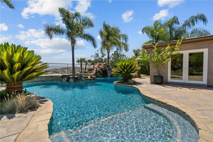 29512 Hacienda Drive, Valencia, California 91354