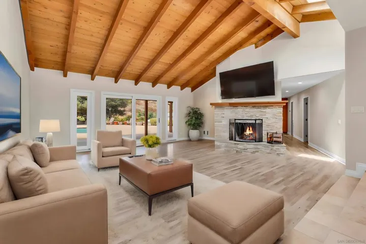 2466 Colinas Paseo, El Cajon, California 92019