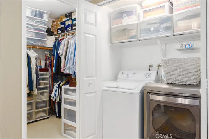 Large walk-in close and separate laundry area.