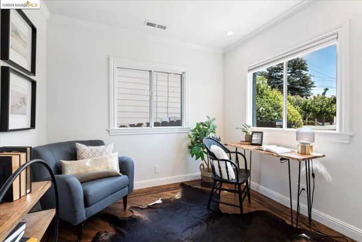 Office/Bonus room off of the front hall way