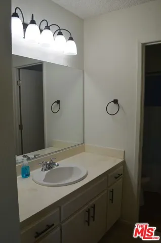 27605 Nugget Drive 6, Canyon Country, California 91387