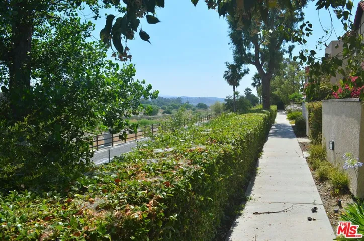 27605 Nugget Drive 6, Canyon Country, California 91387
