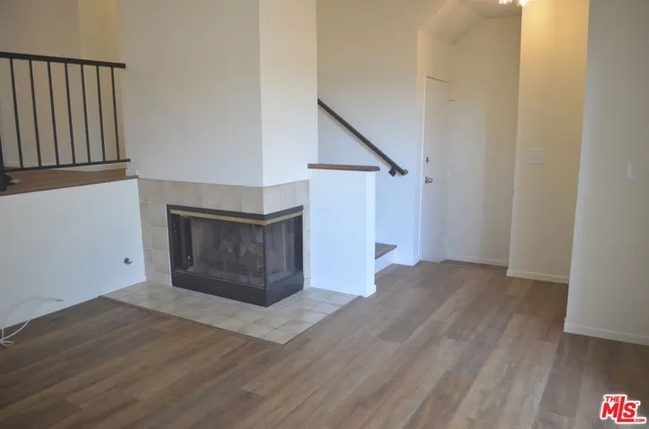 27605 Nugget Drive 6, Canyon Country, California 91387