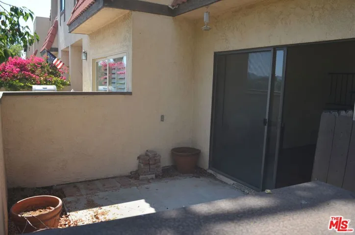 27605 Nugget Drive 6, Canyon Country, California 91387