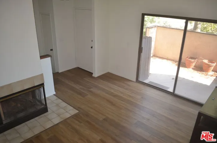 27605 Nugget Drive 6, Canyon Country, California 91387