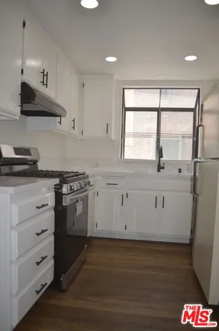 27605 Nugget Drive 6, Canyon Country, California 91387