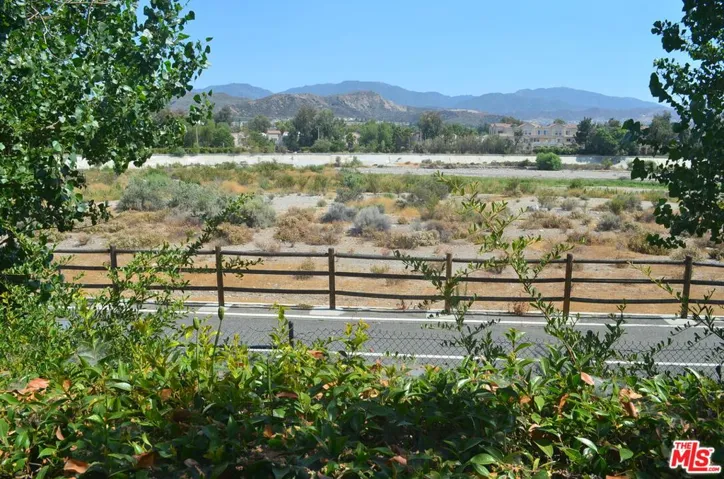 27605 Nugget Drive 6, Canyon Country, California 91387