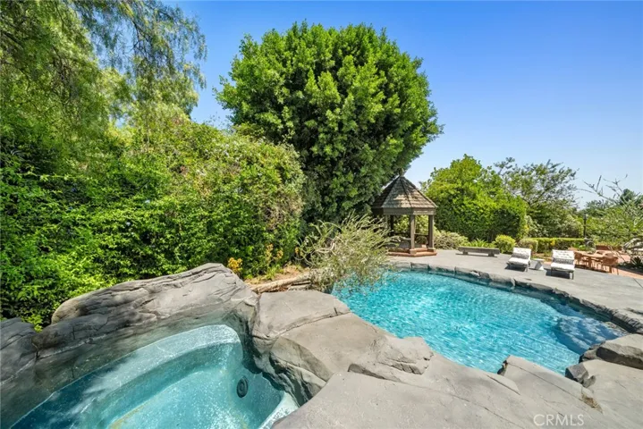 Pool & Spa