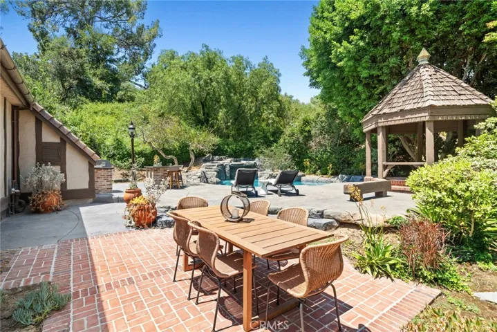 Outdoor Dining Area