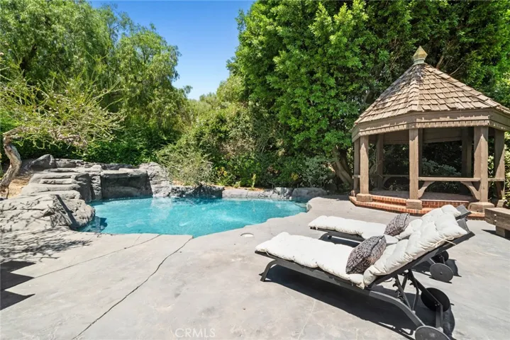 Pool & Spa