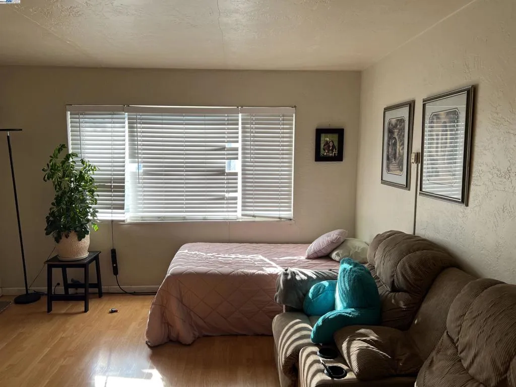10926 Bancroft Ave, Oakland, California 94603 home-pic-17