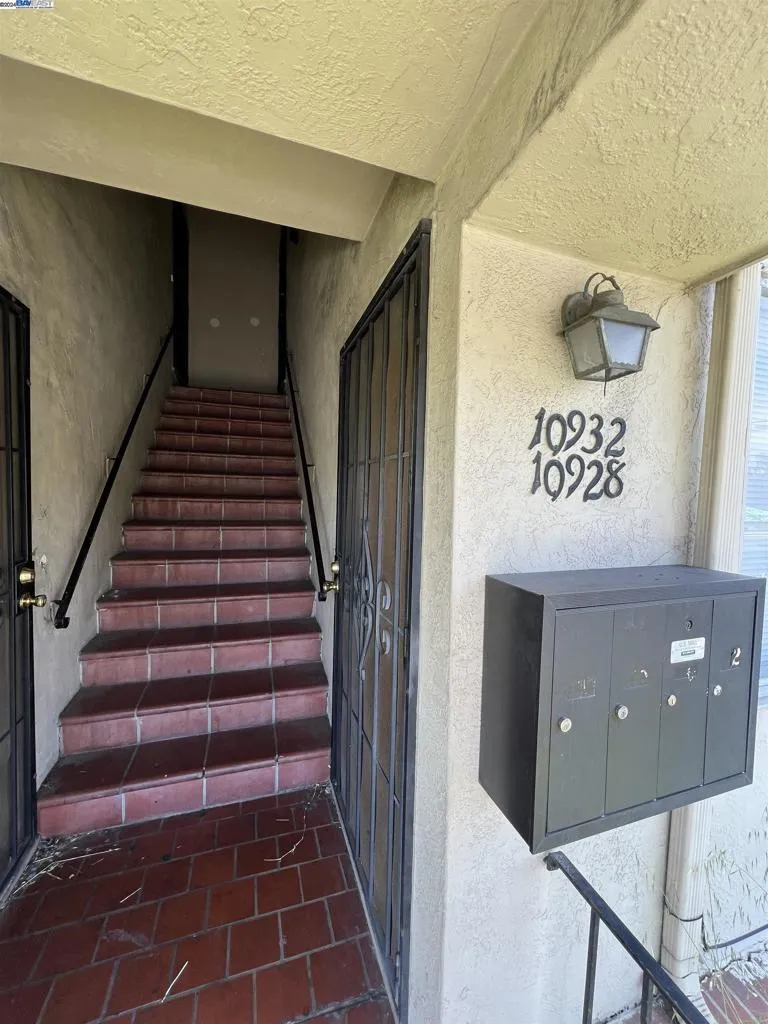 10926 Bancroft Ave, Oakland, California 94603 home-pic-3