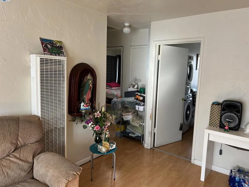 10926 Bancroft Ave, Oakland, California 94603 home-pic-16