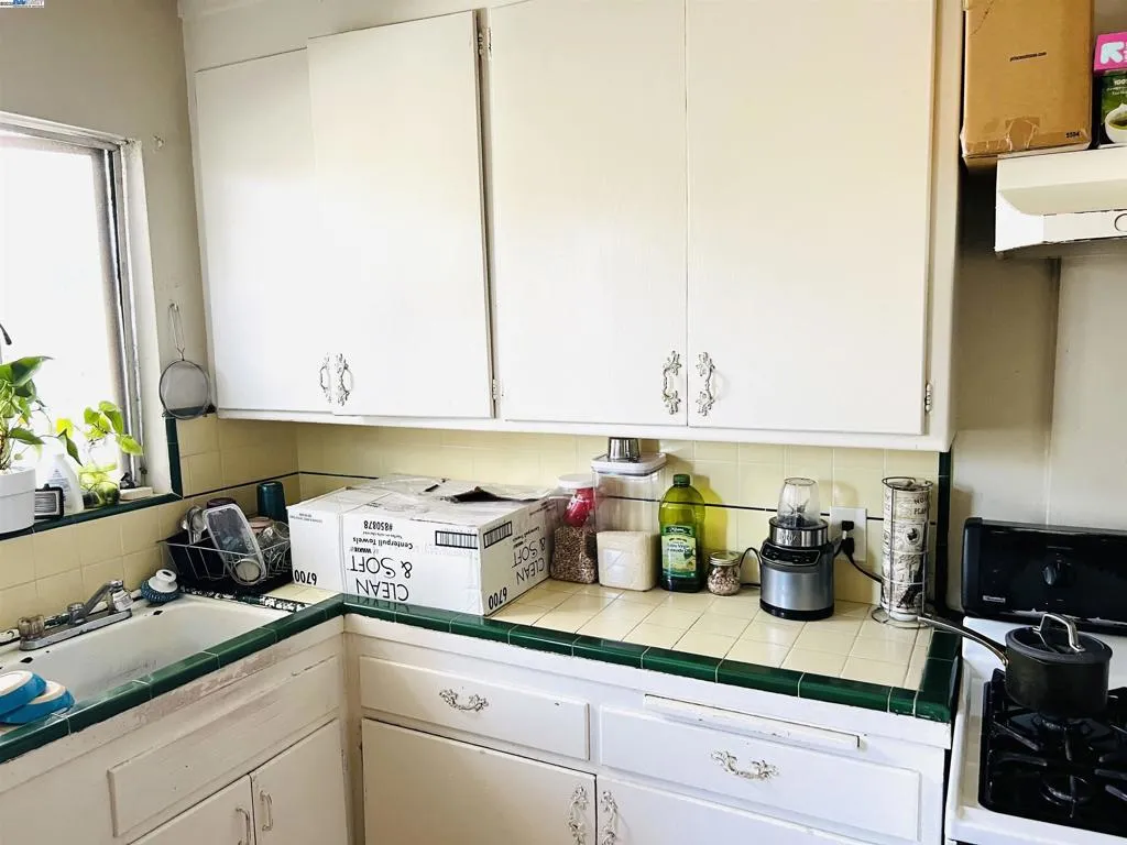 10926 Bancroft Ave, Oakland, California 94603 home-pic-14