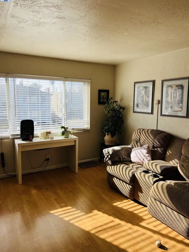 10926 Bancroft Ave, Oakland, California 94603 home-pic-6