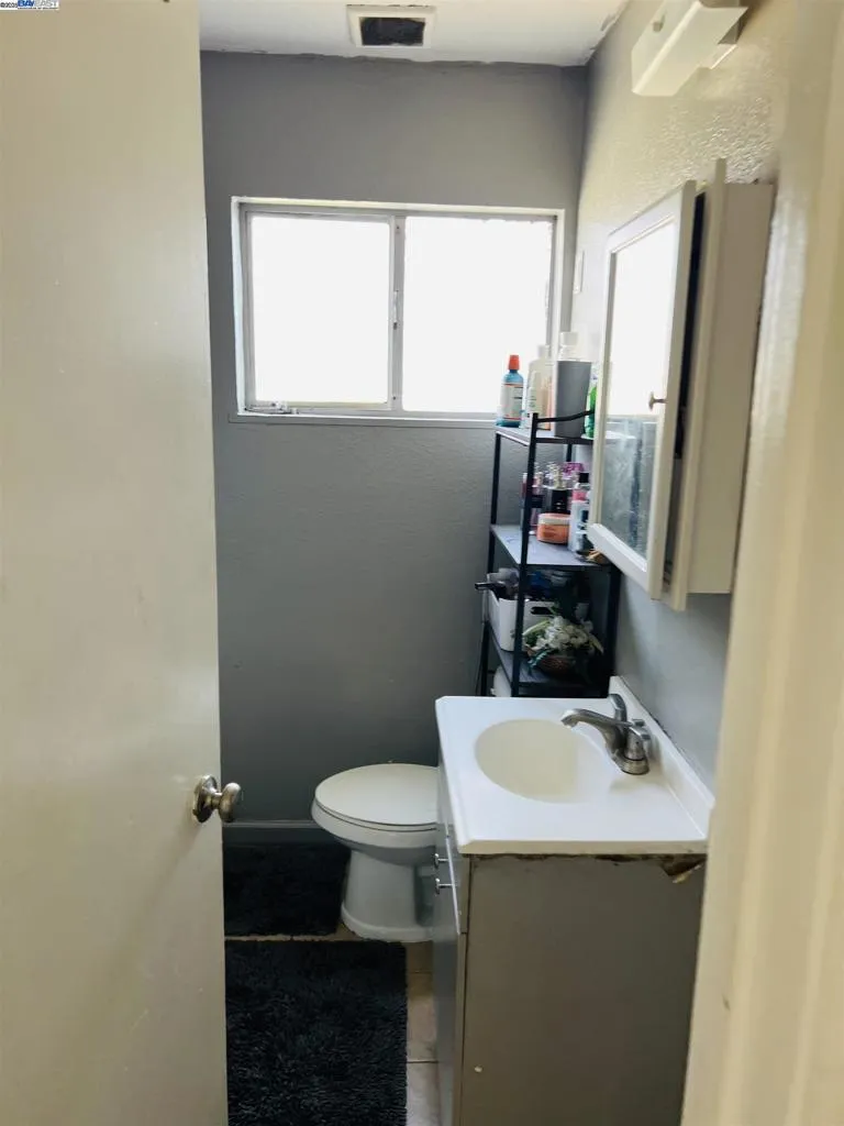 10926 Bancroft Ave, Oakland, California 94603 home-pic-8