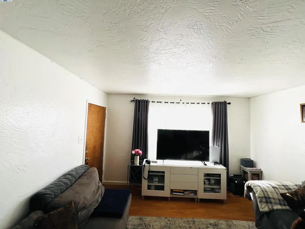 10926 Bancroft Ave, Oakland, California 94603 home-pic-7