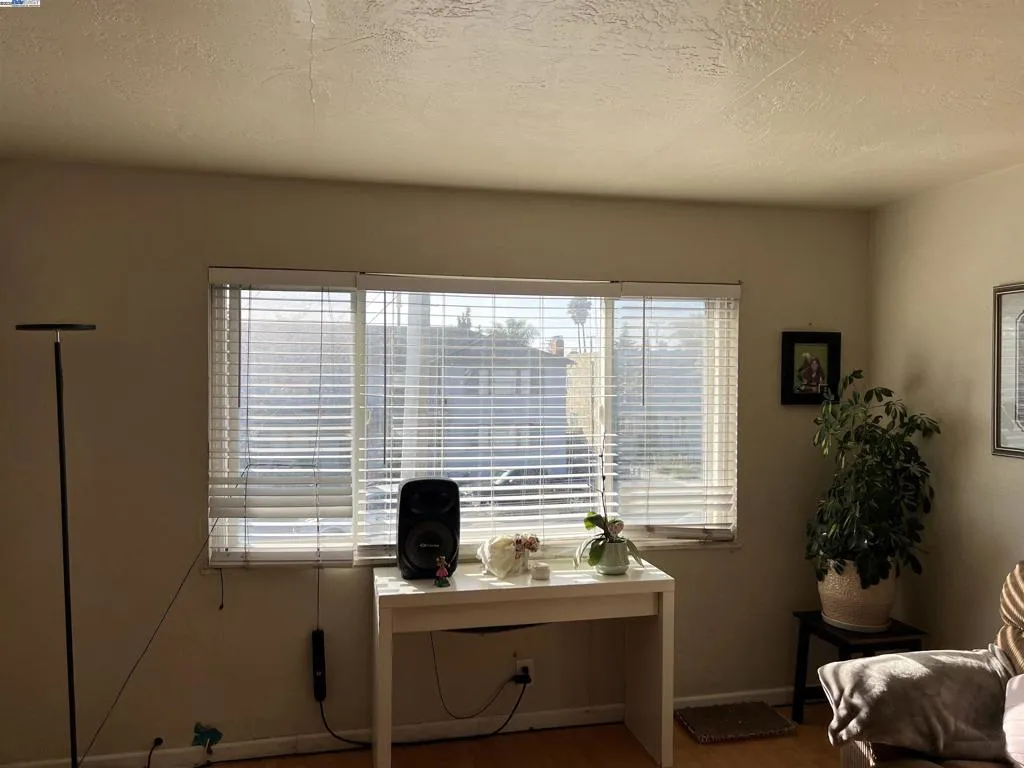 10926 Bancroft Ave, Oakland, California 94603 home-pic-9