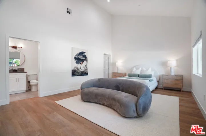 6728 Lindley Avenue, Reseda, California 91335