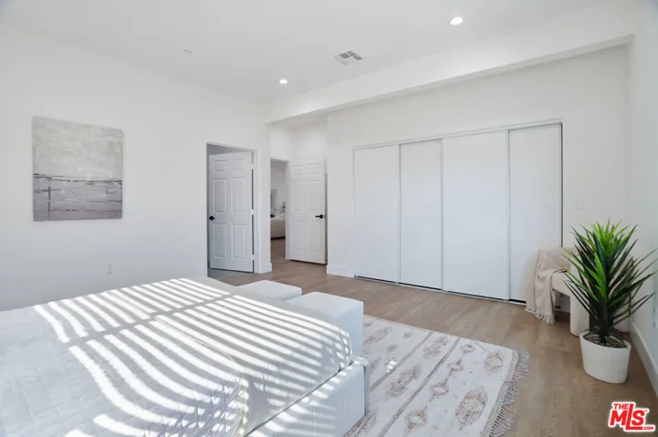 6728 Lindley Avenue, Reseda, California 91335