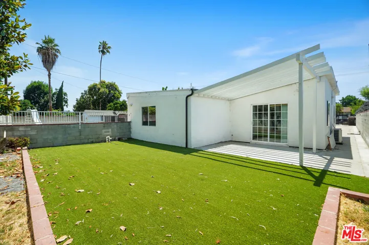 6730 Private Back Yard