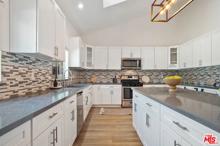 6728 Lindley Avenue, Reseda, California 91335