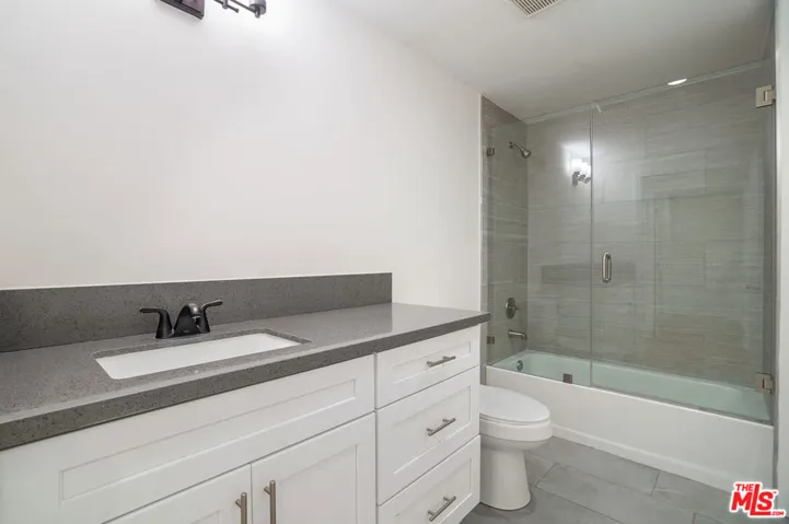 6728 Lindley Avenue, Reseda, California 91335