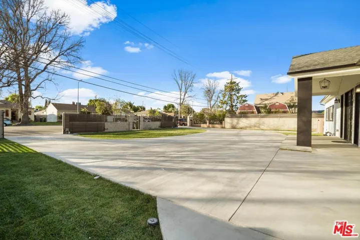 6728 Lindley Avenue, Reseda, California 91335