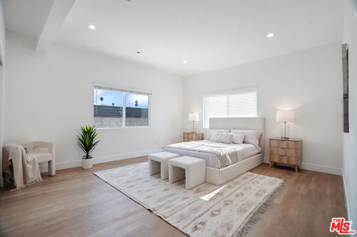 6728 Lindley Avenue, Reseda, California 91335