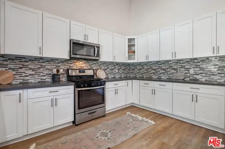 6728 Lindley Avenue, Reseda, California 91335