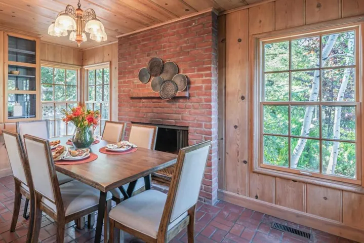 informal dining