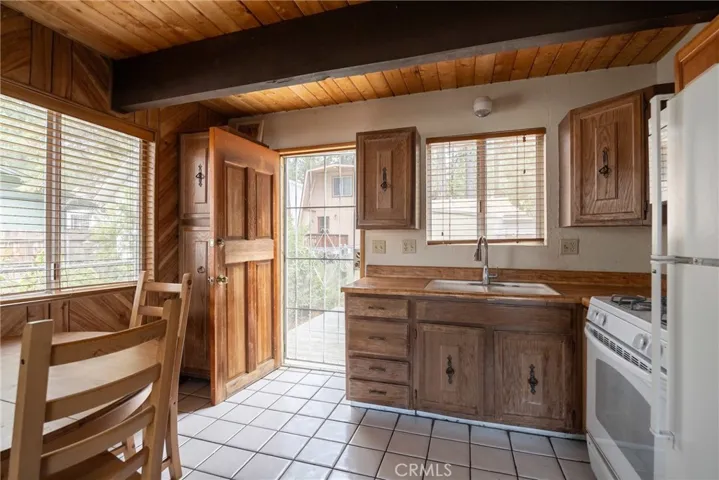 42587 Falcon Avenue, Big Bear Lake, California 92315