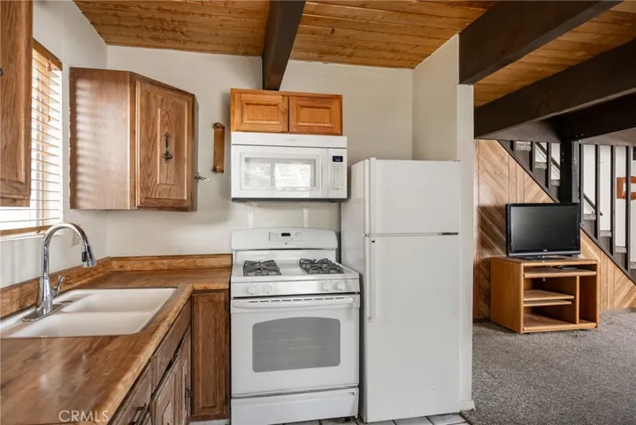 42587 Falcon Avenue, Big Bear Lake, California 92315