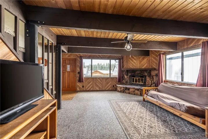 42587 Falcon Avenue, Big Bear Lake, California 92315