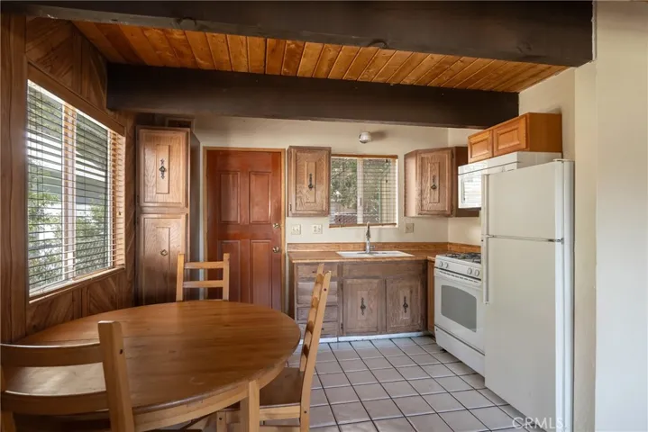 42587 Falcon Avenue, Big Bear Lake, California 92315