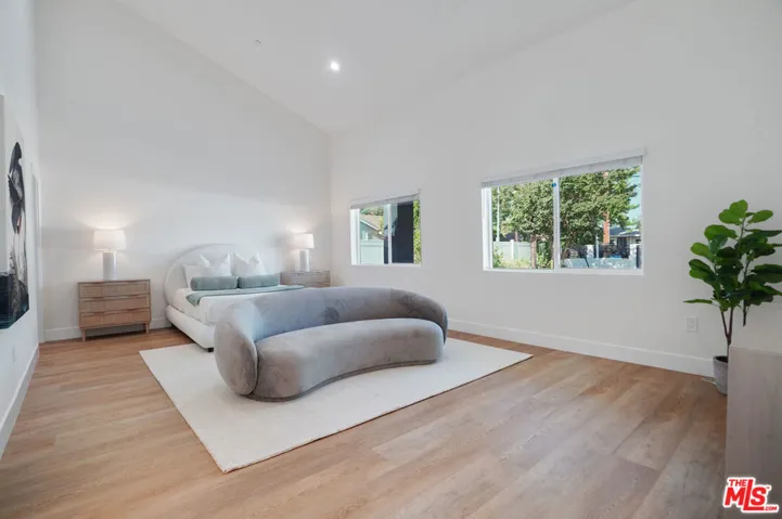 6728 Main house