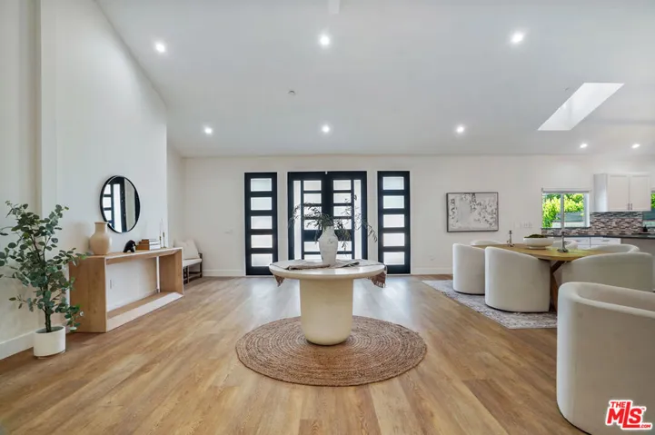 6728 Main house
