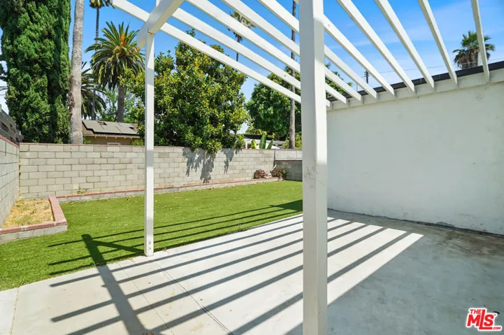 6730 Private Back Yard