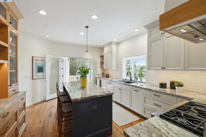 6001 Avoca Avenue, Oakland, California 94611