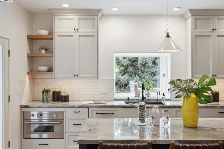 6001 Avoca Avenue, Oakland, California 94611