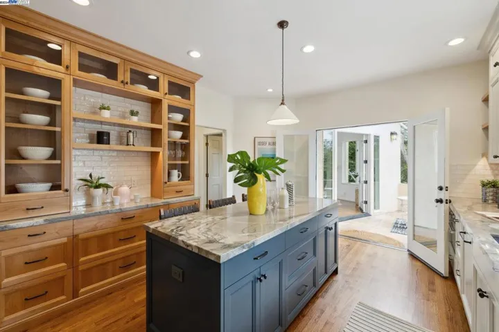 6001 Avoca Avenue, Oakland, California 94611