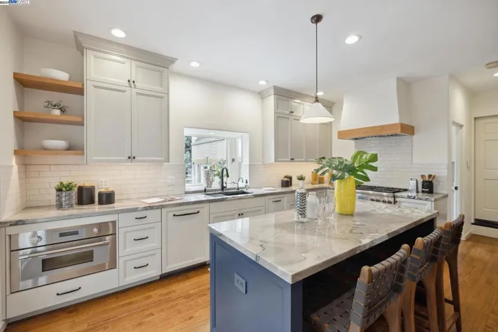 6001 Avoca Avenue, Oakland, California 94611