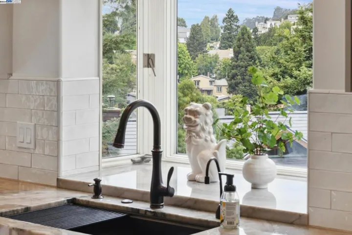 6001 Avoca Avenue, Oakland, California 94611