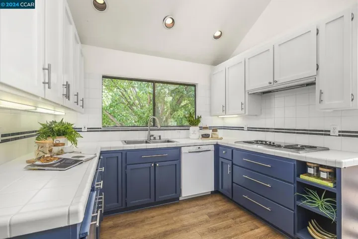 1261 Avenida Sevilla 1b, Walnut Creek, California 94595