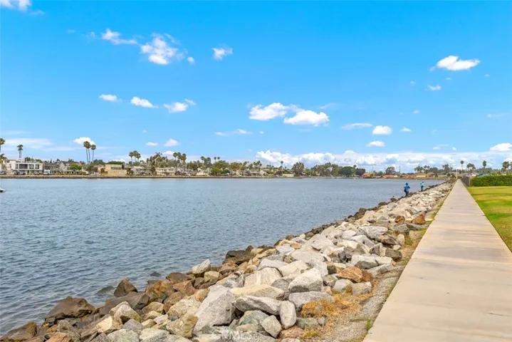 5564 Spinnaker Bay Drive, Long Beach, California 90803