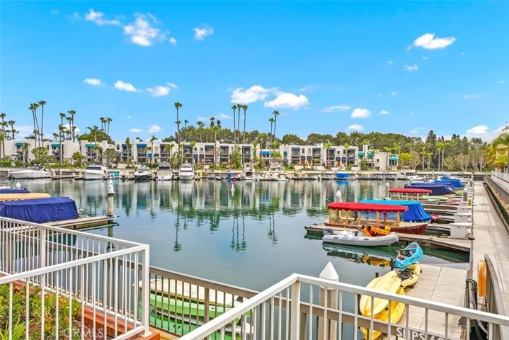 5564 Spinnaker Bay Drive, Long Beach, California 90803